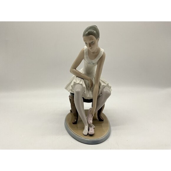 Lladro NAO Figurine Elegant Ballet Ballerina Seated Putting On Slippers No. 387 - Picture 6 of 16